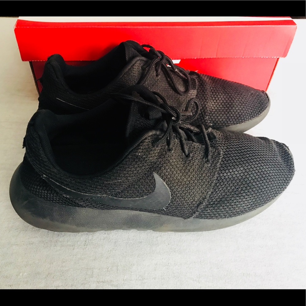 Nike Roshe Triple Black USED M8/W9.5 EUR 41 w/box